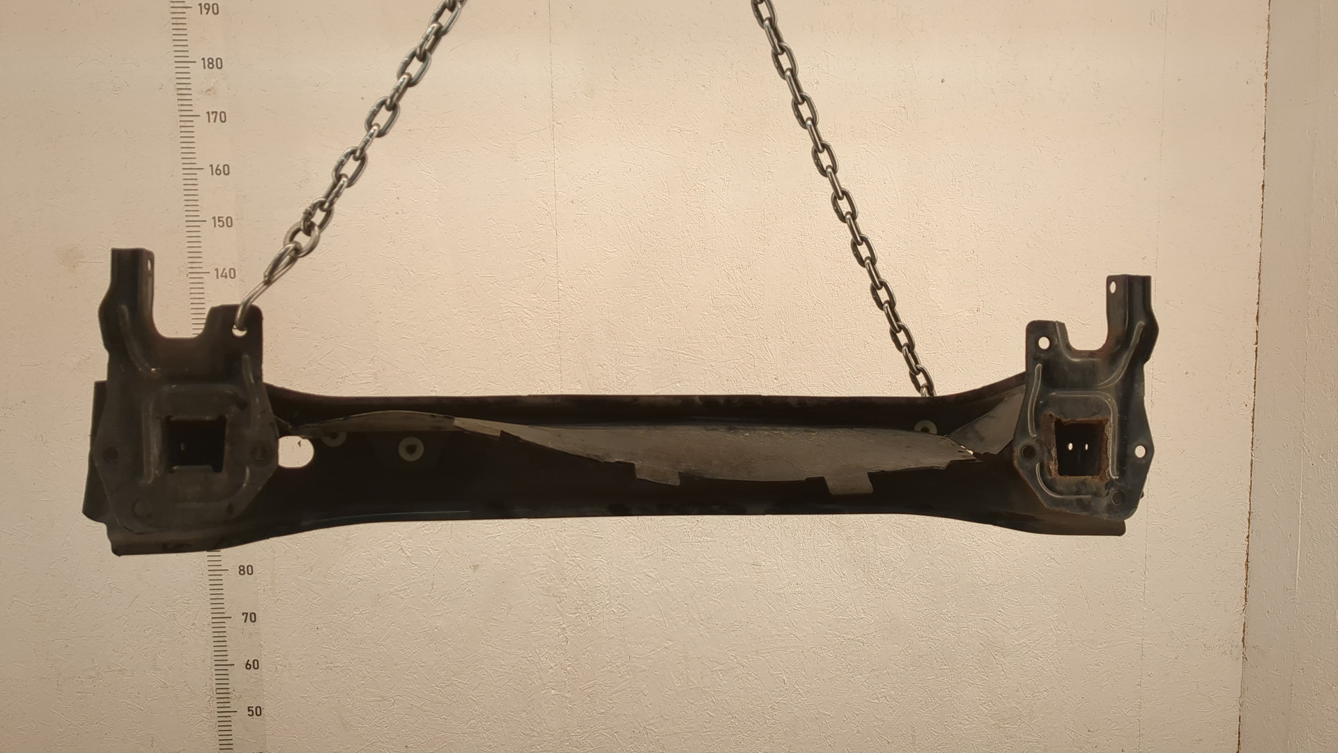 Усилитель переднего бампера