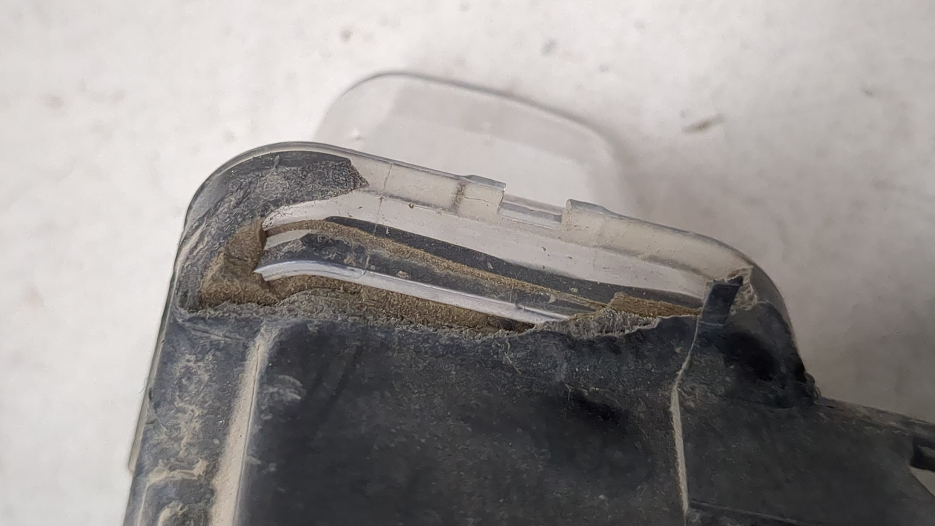 Фара противотуманная левая