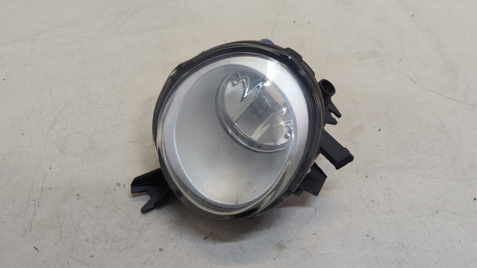 Фара противотуманная левая