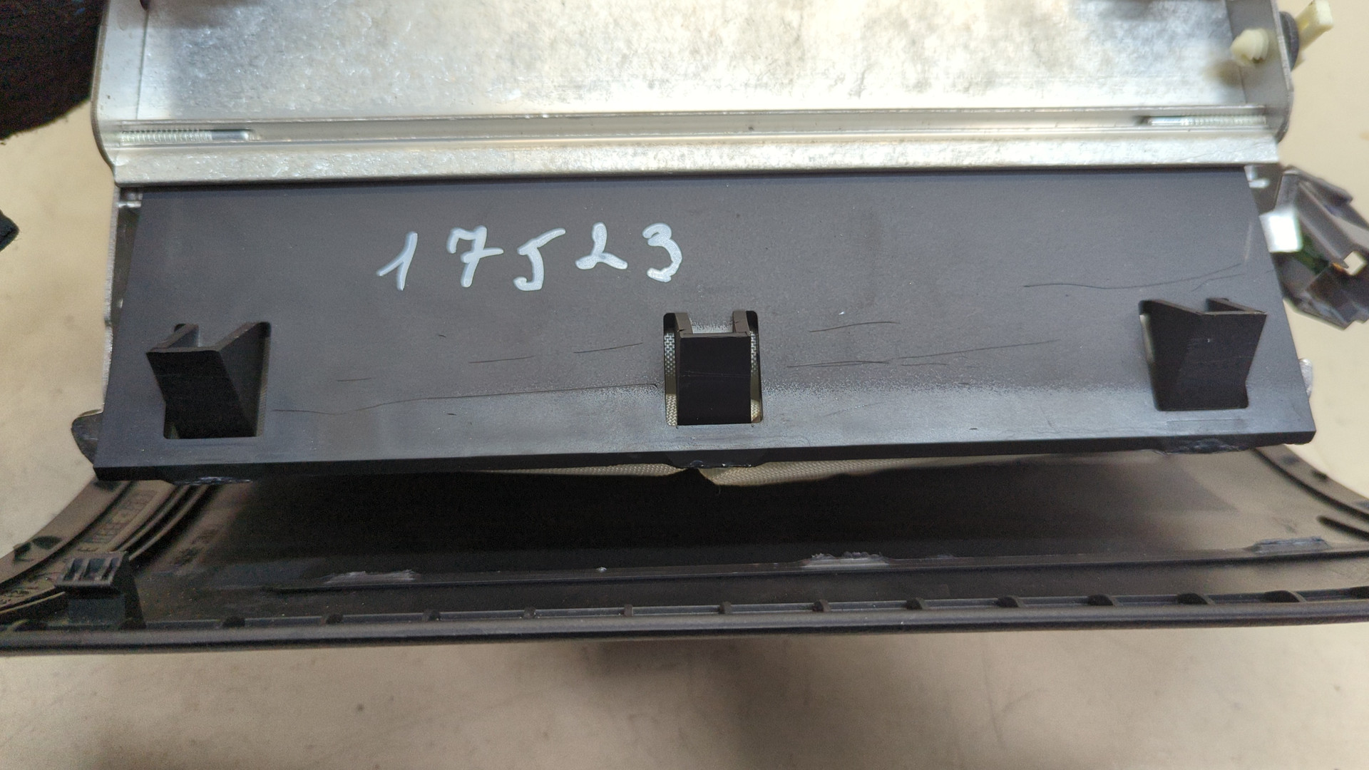 Подушка безопасности пассажирская (в торпедо)