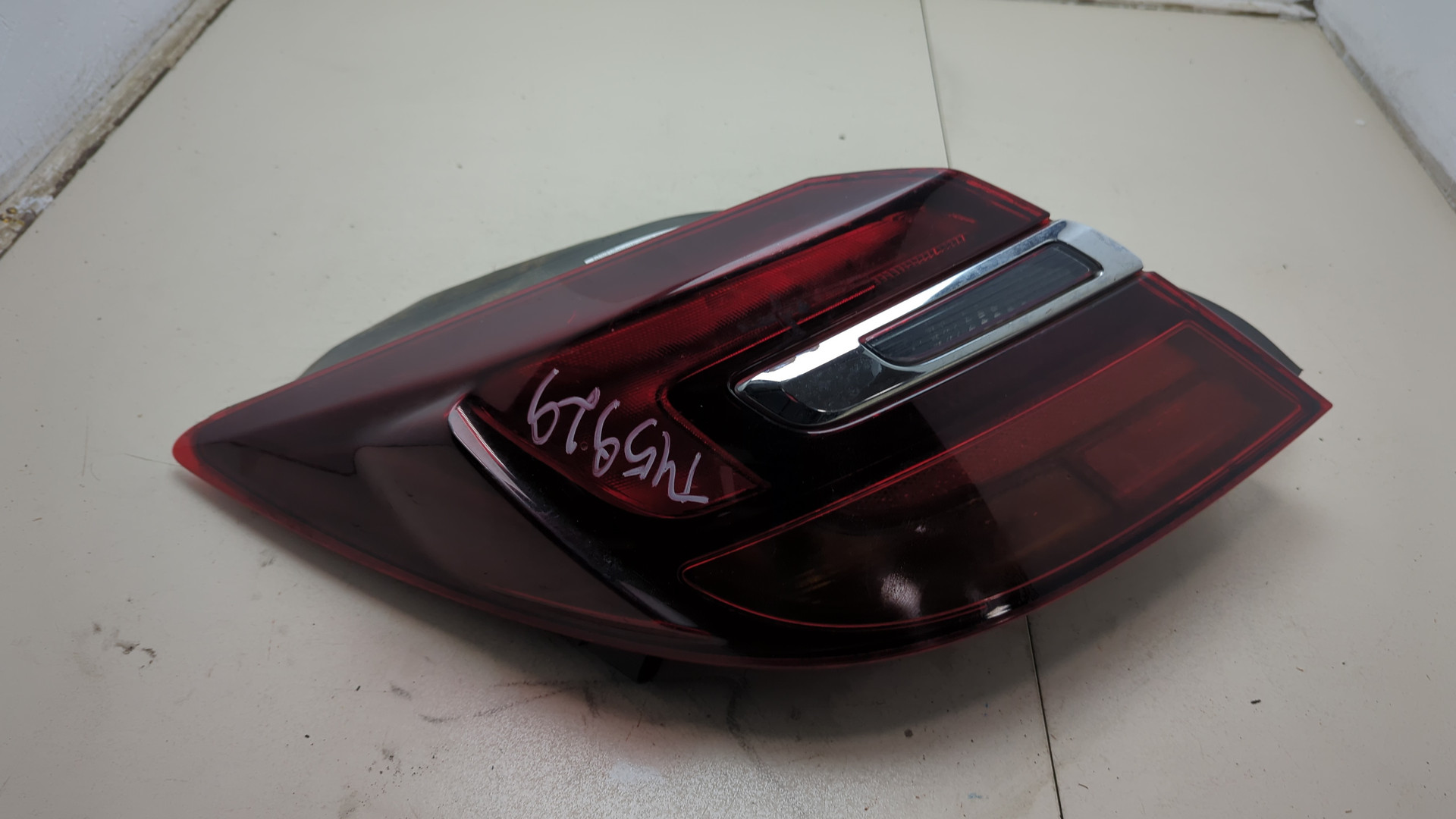 Фонарь задний левый