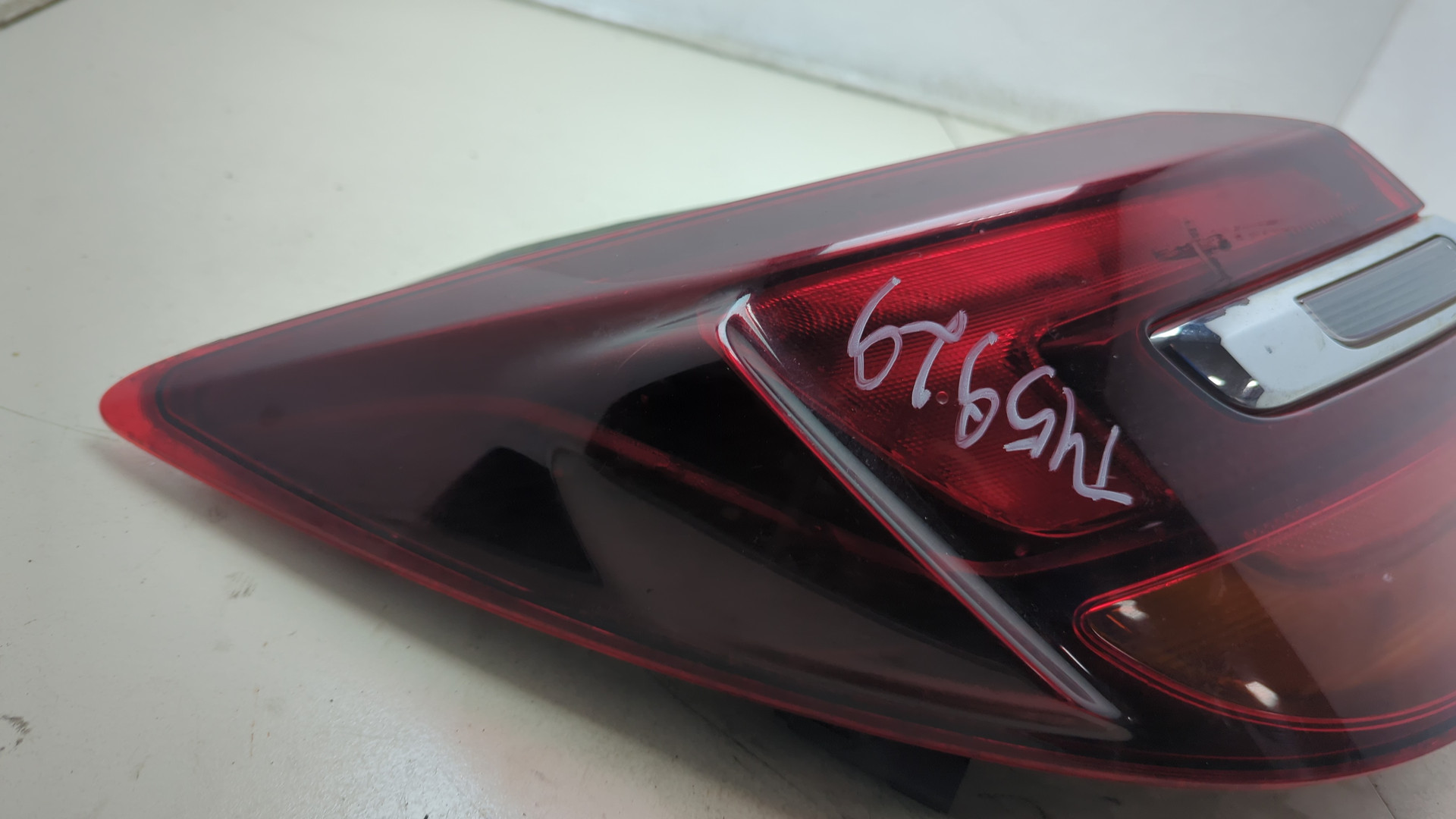 Фонарь задний левый