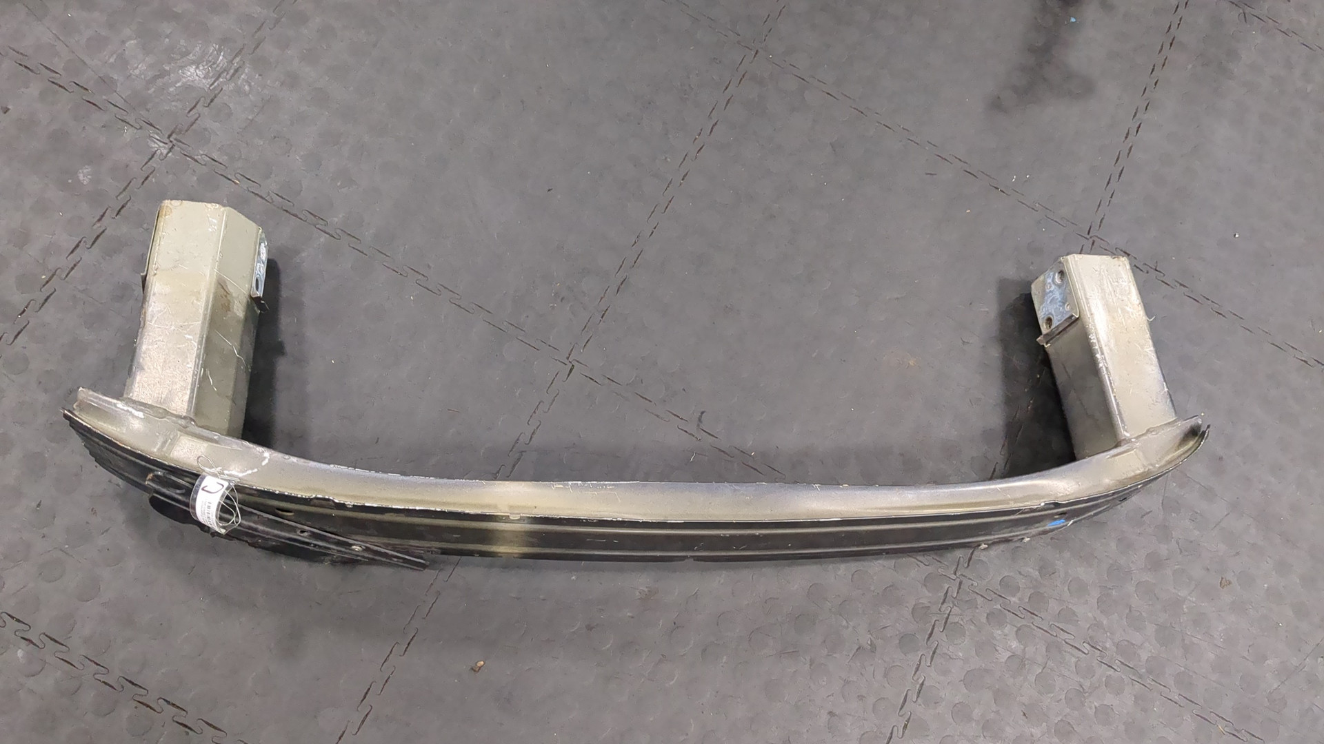 Усилитель переднего бампера