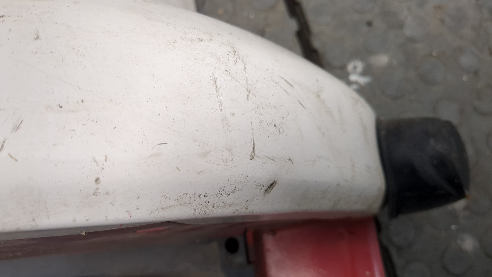 Кронштейн фар левый