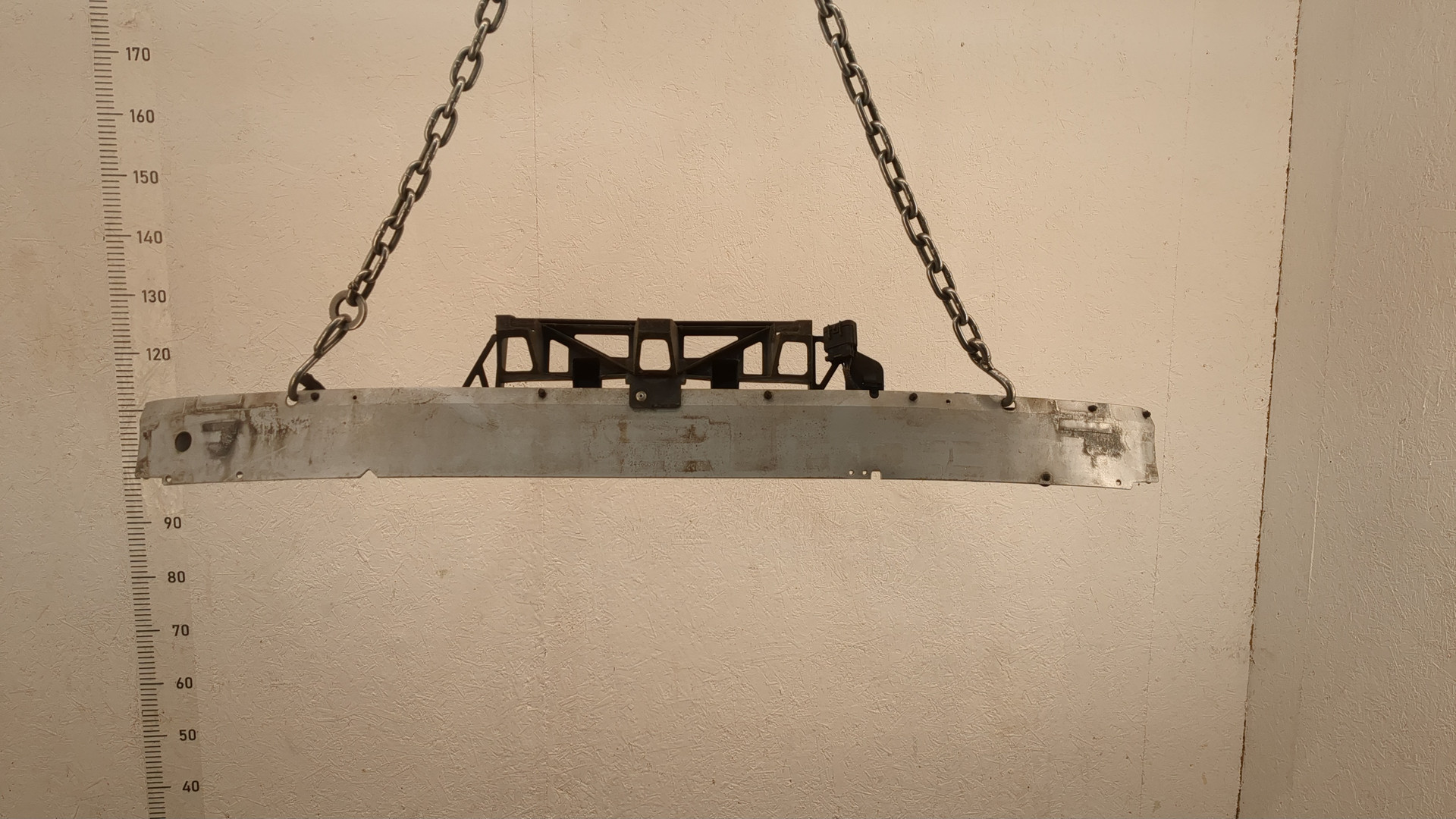 Усилитель переднего бампера