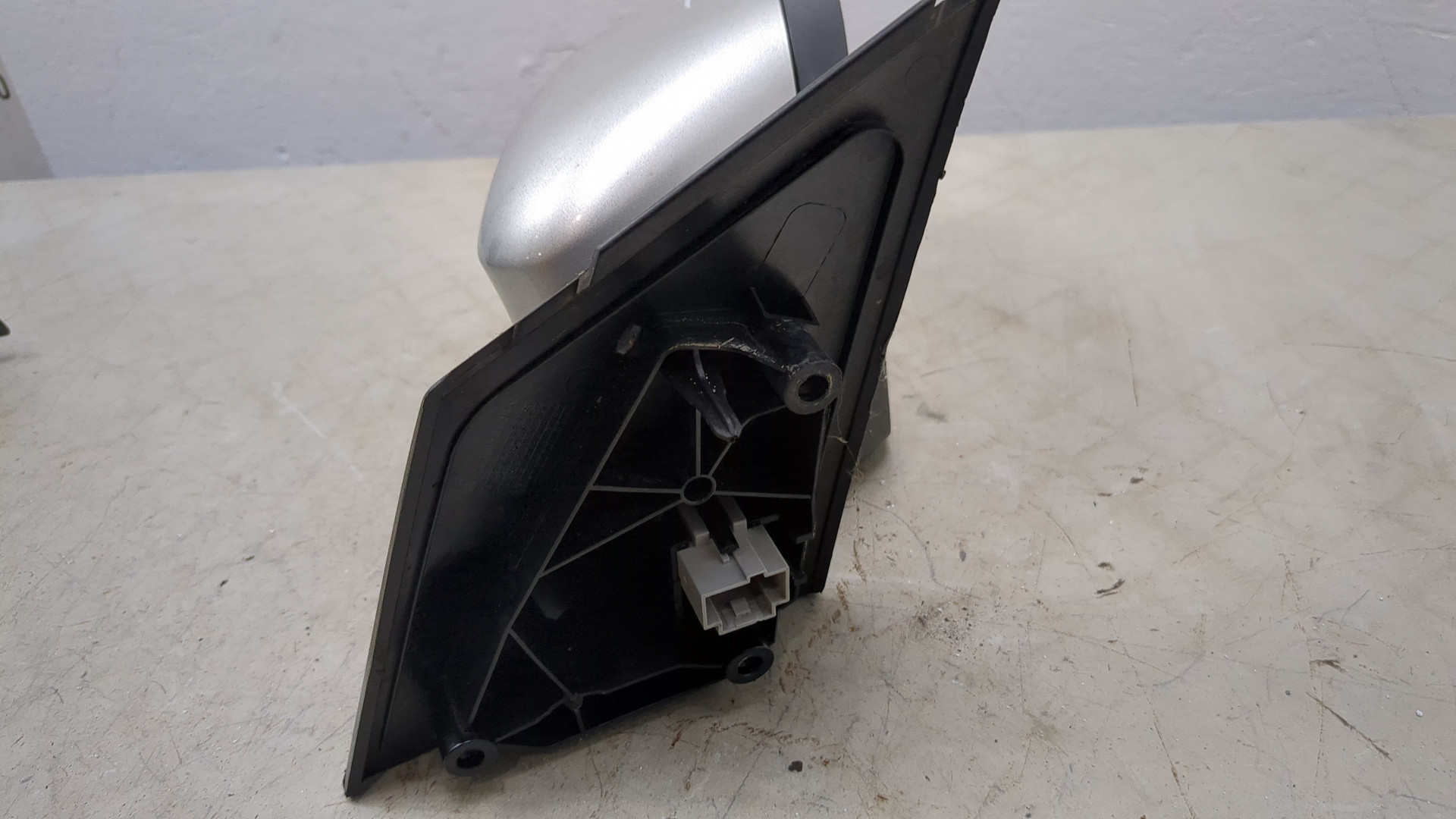 Зеркало правое электрическое