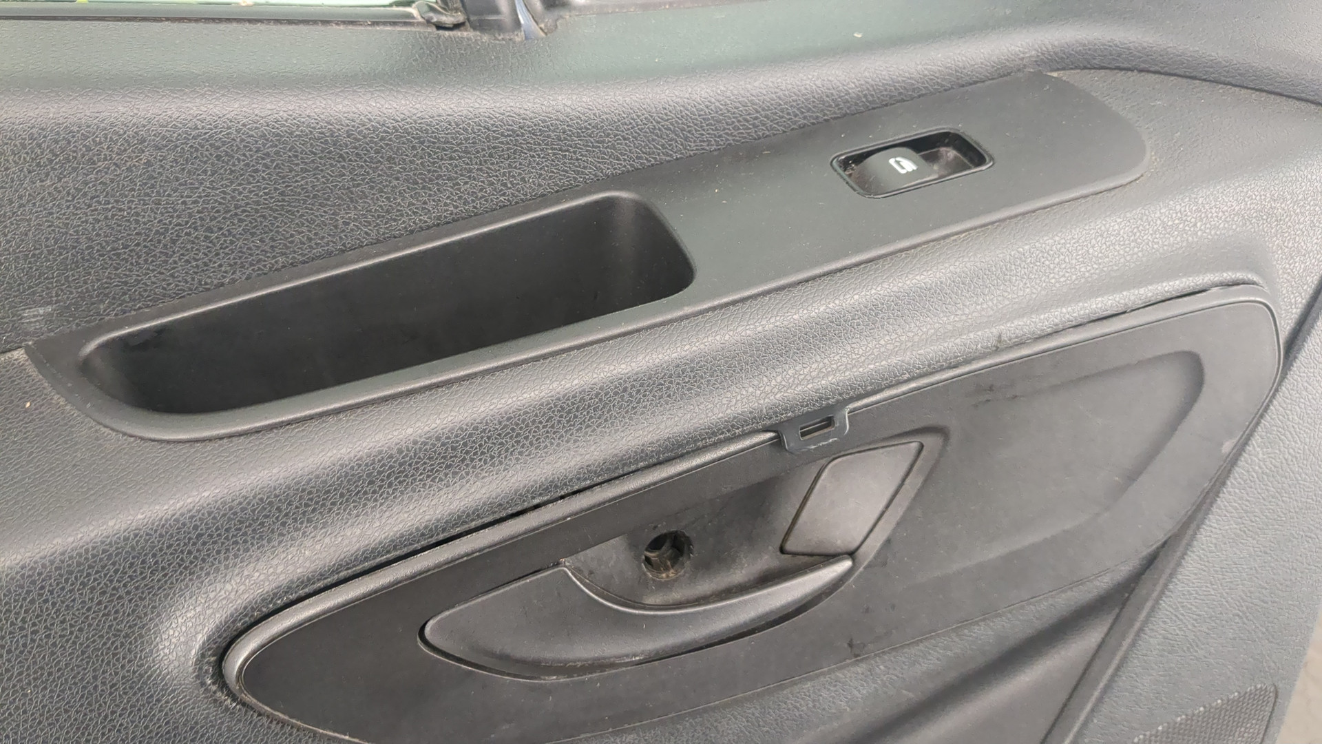 Дверь передняя левая