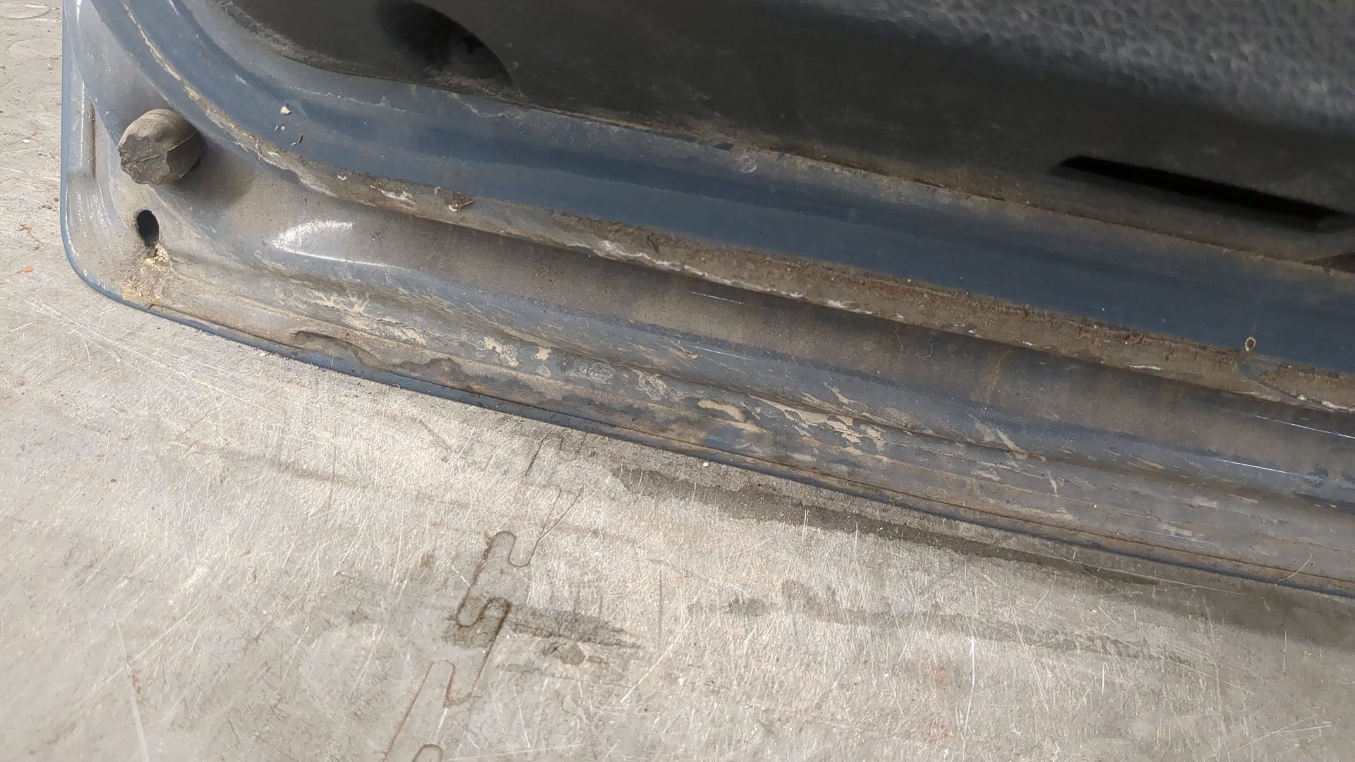 Дверь передняя левая