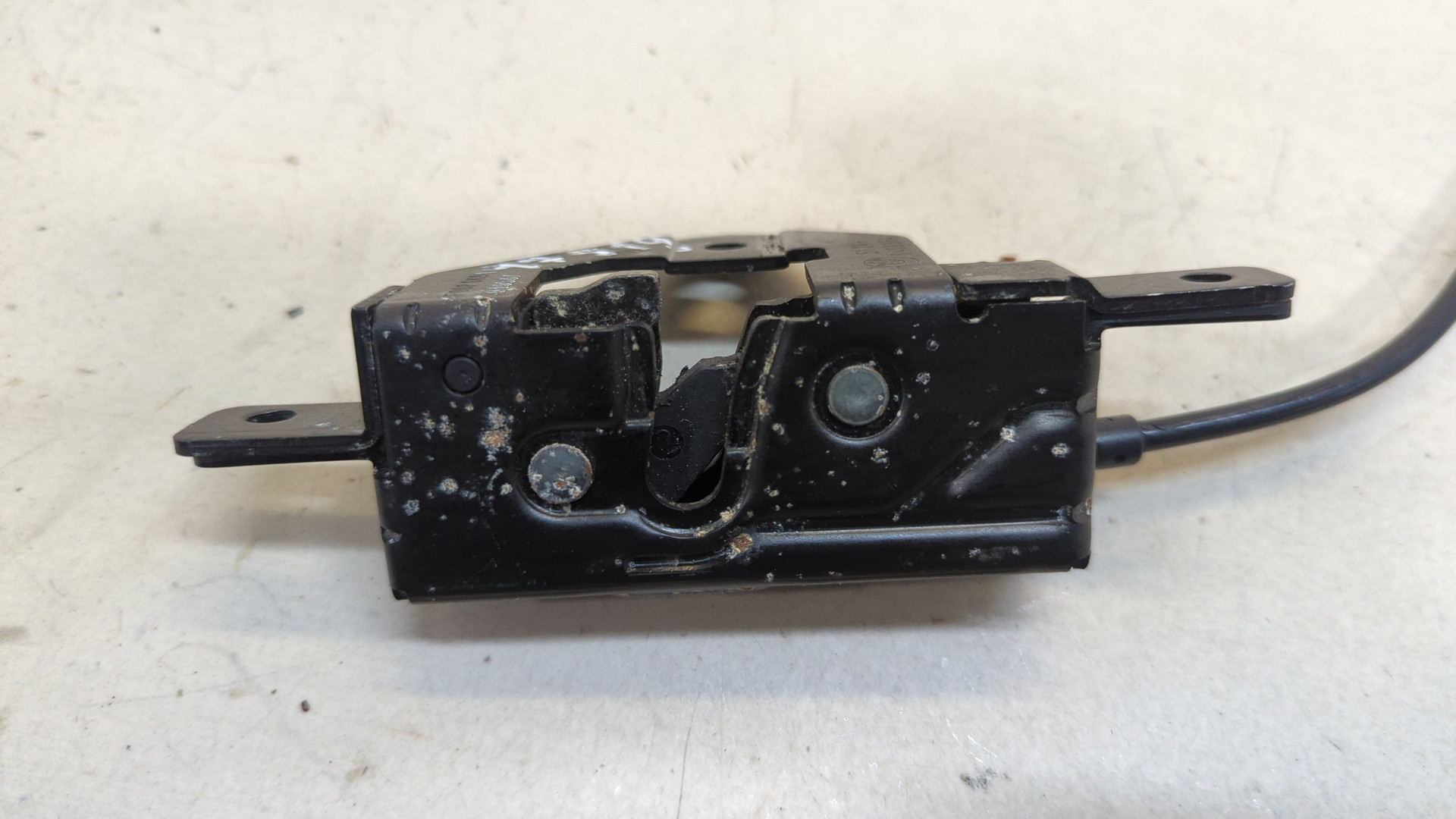 Замок багажника