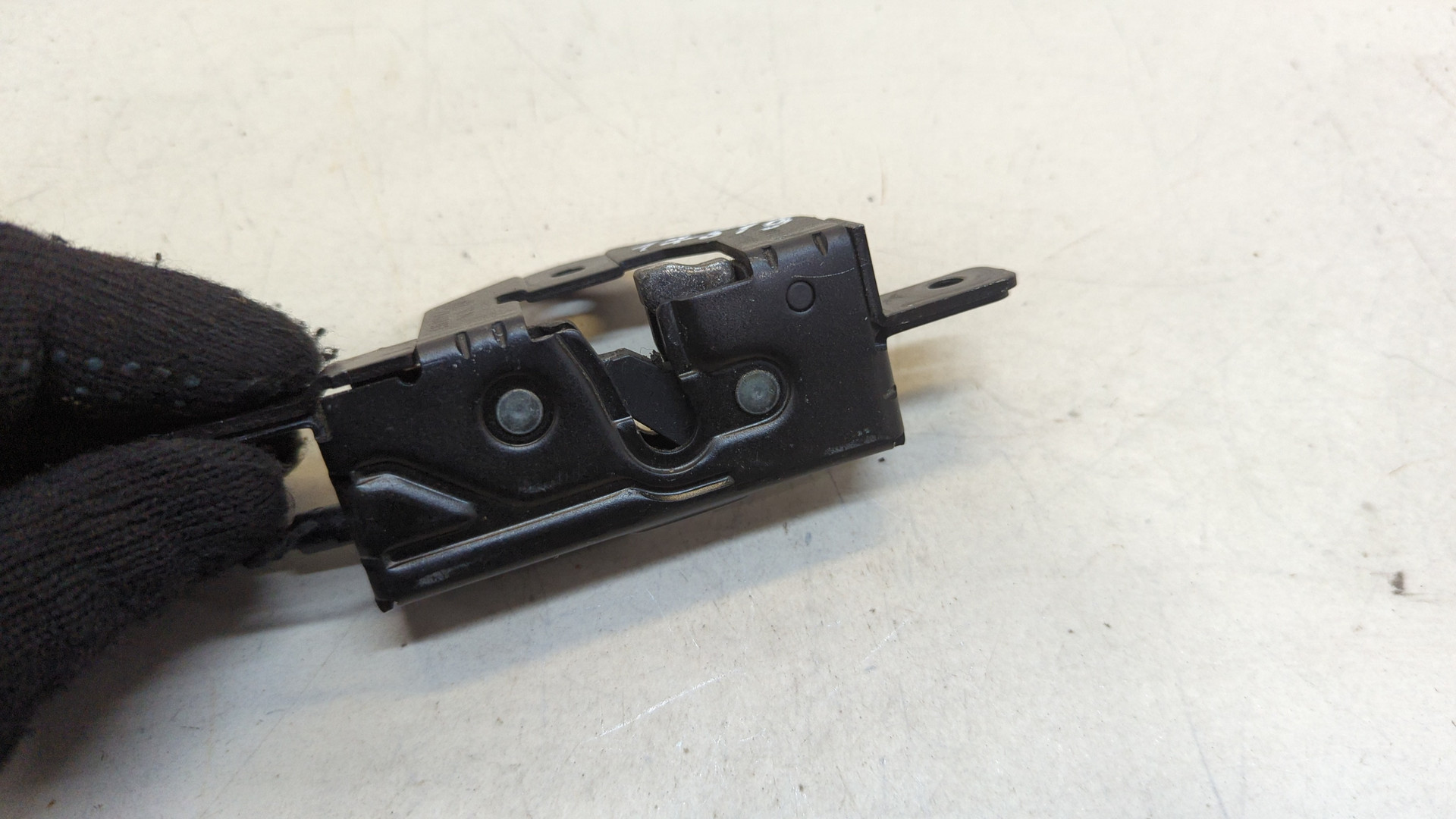 Замок багажника