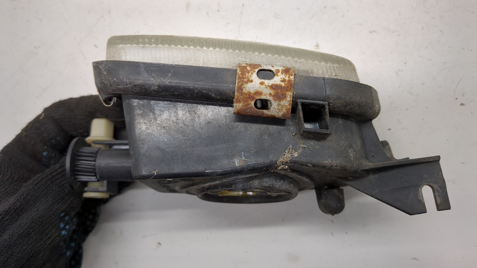 Фара противотуманная левая