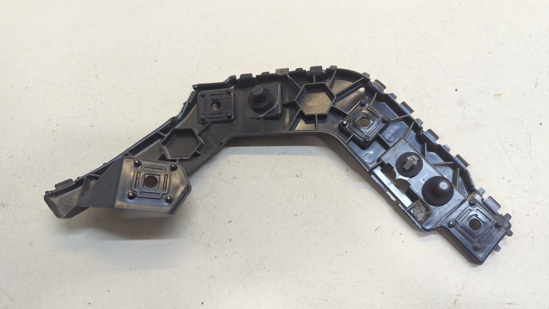 Кронштейн заднего бампера левый