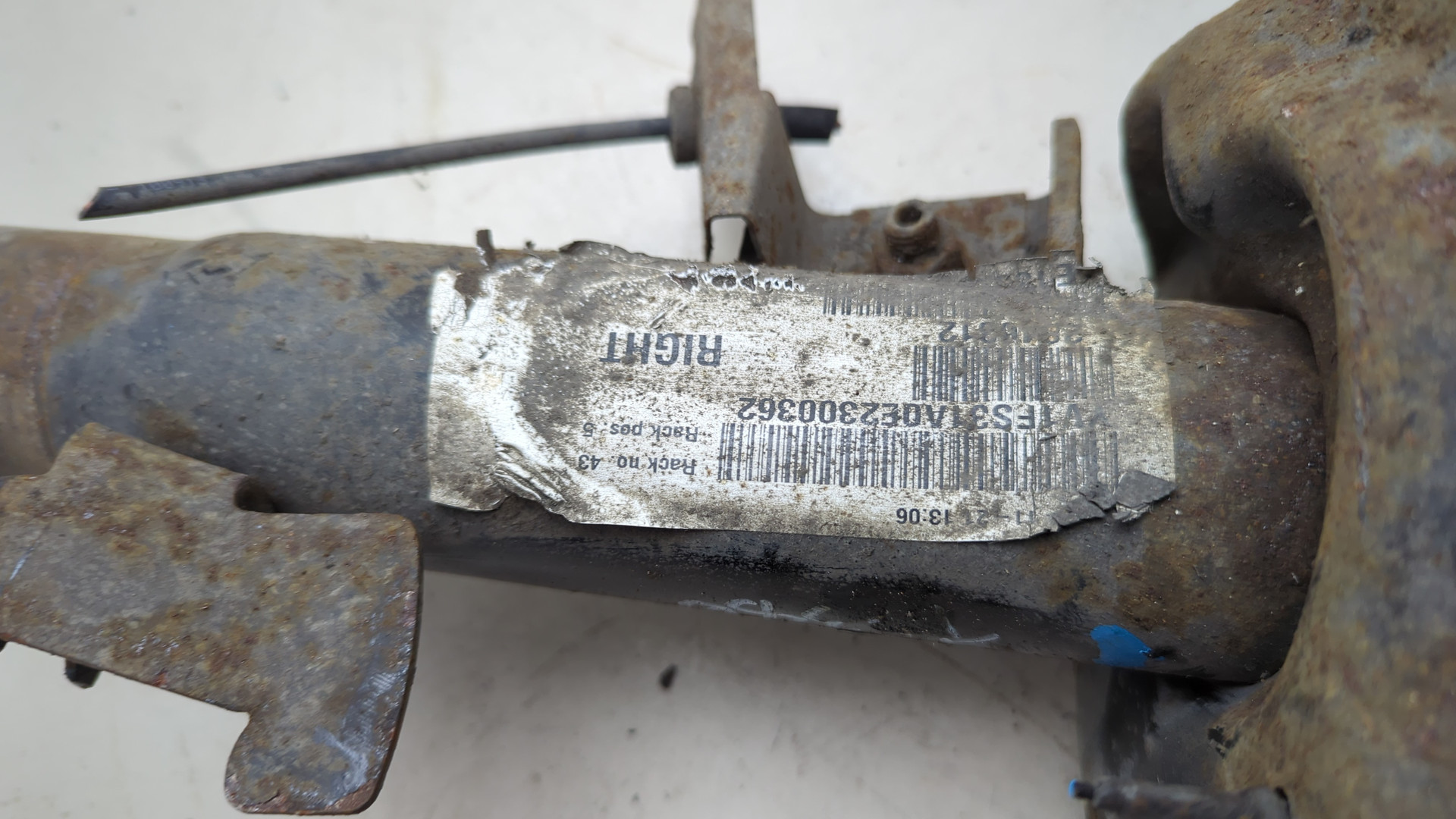 Амортизатор передний правый