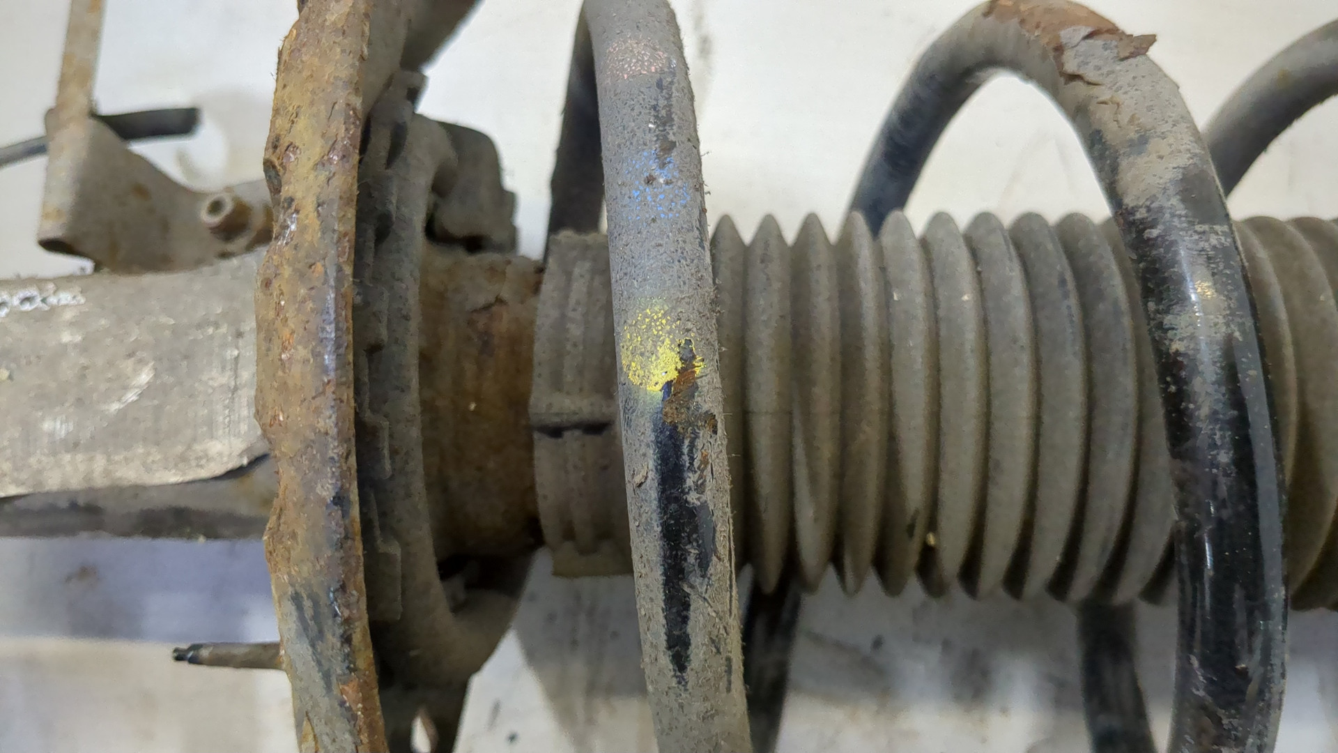 Амортизатор передний правый