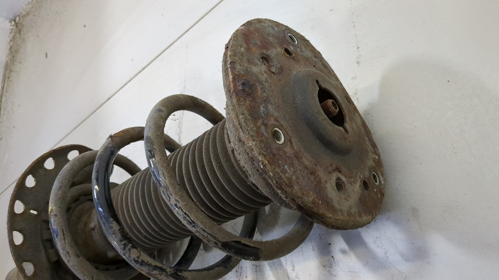 Амортизатор передний правый