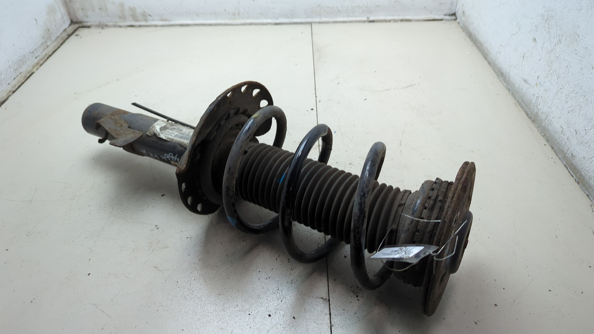 Амортизатор передний правый