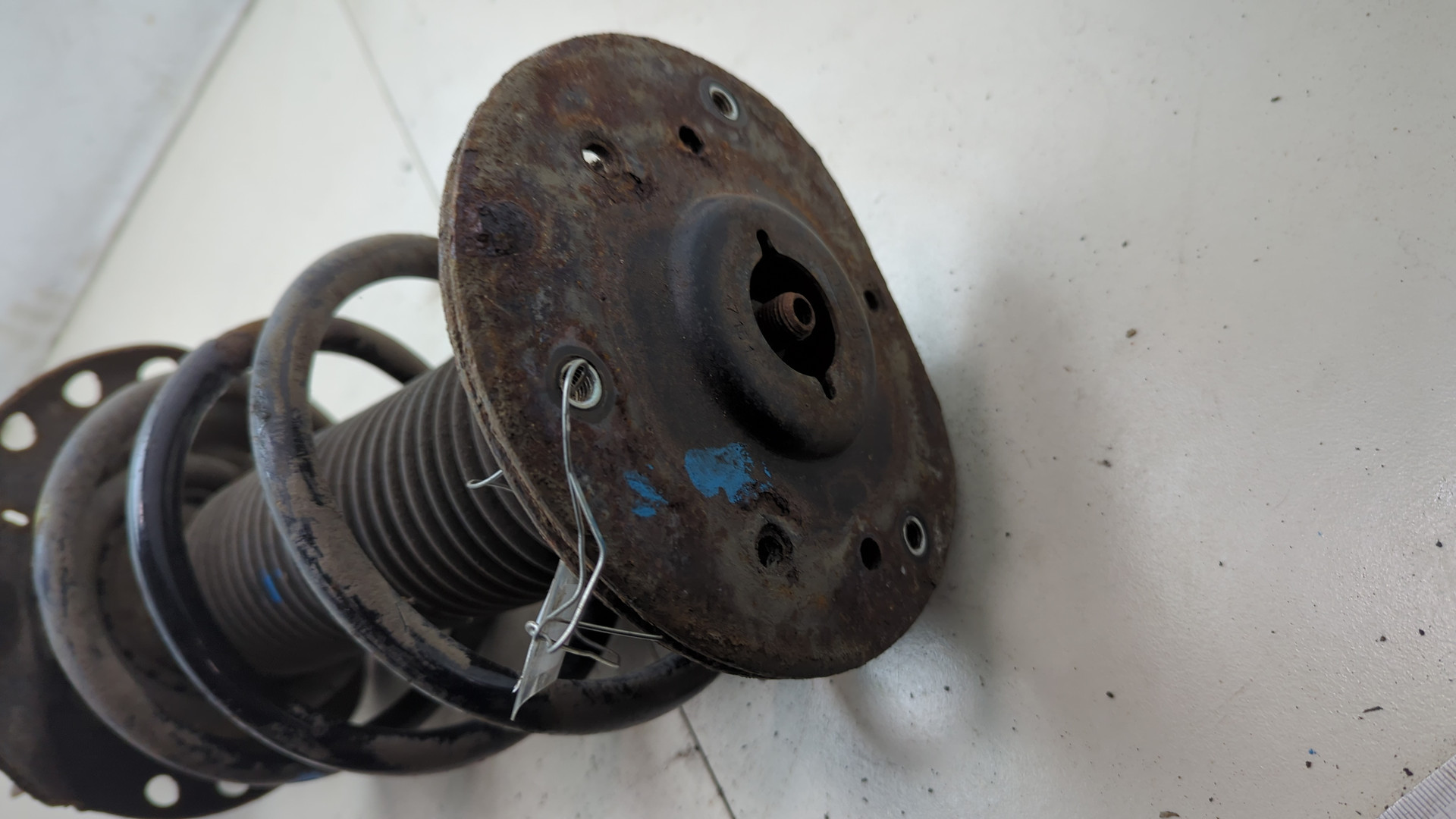 Амортизатор передний правый