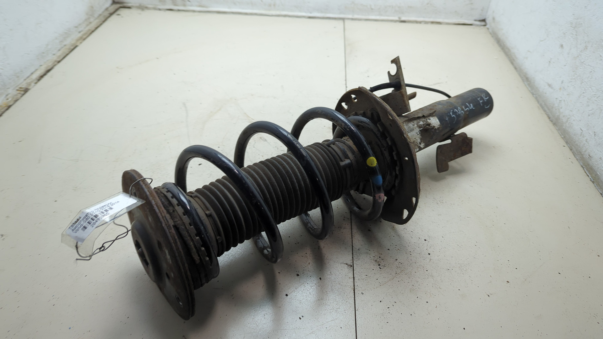 Амортизатор передний левый