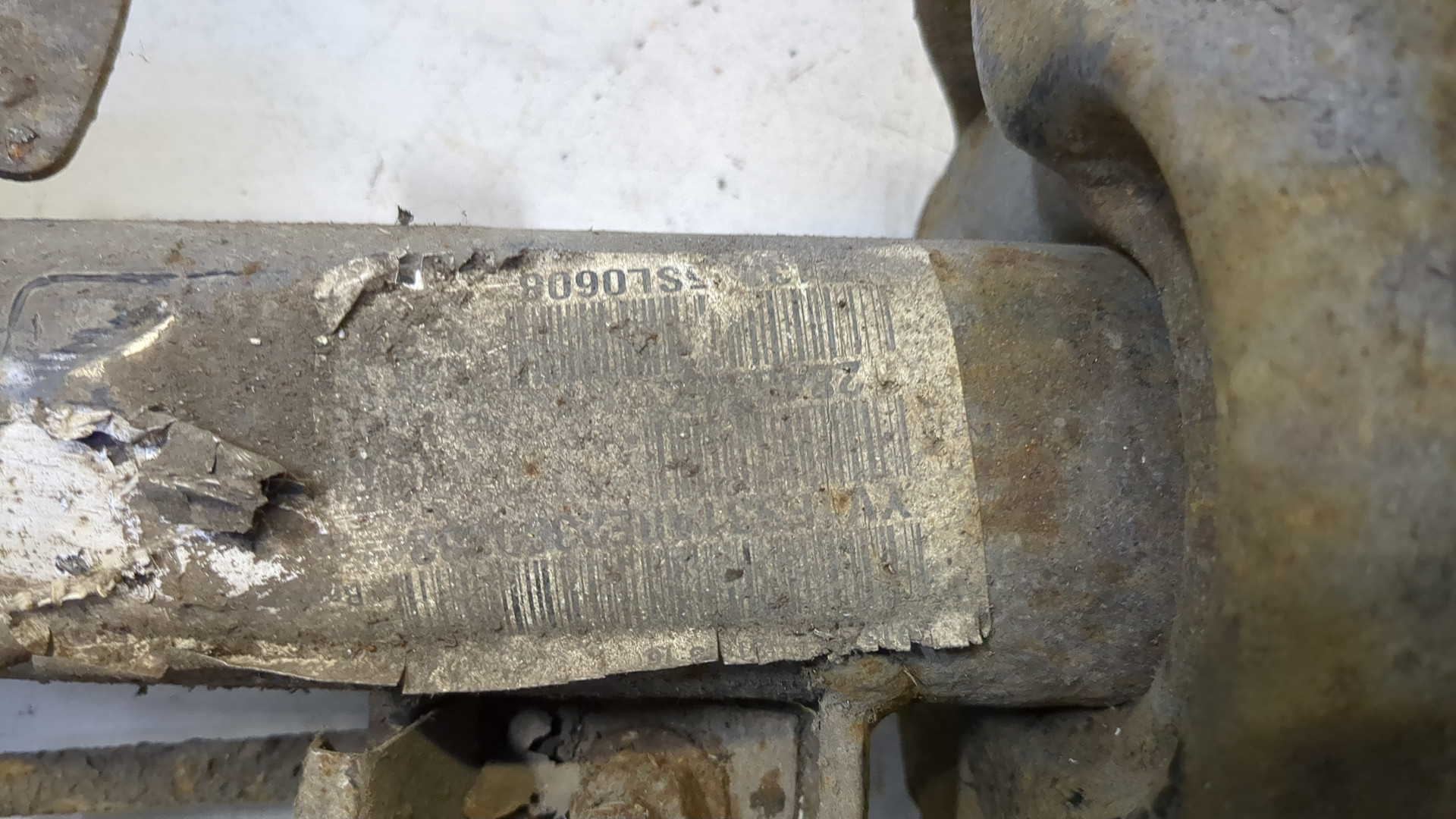 Амортизатор передний левый