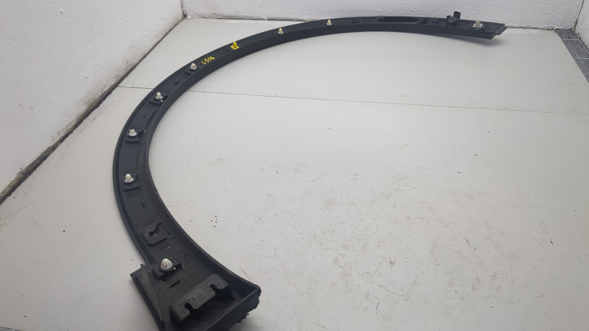 Накладка переднего крыла левого