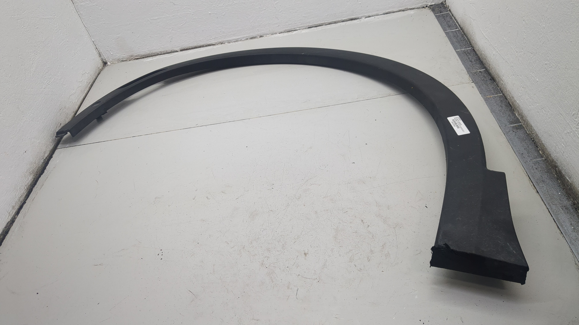 Накладка переднего крыла левого