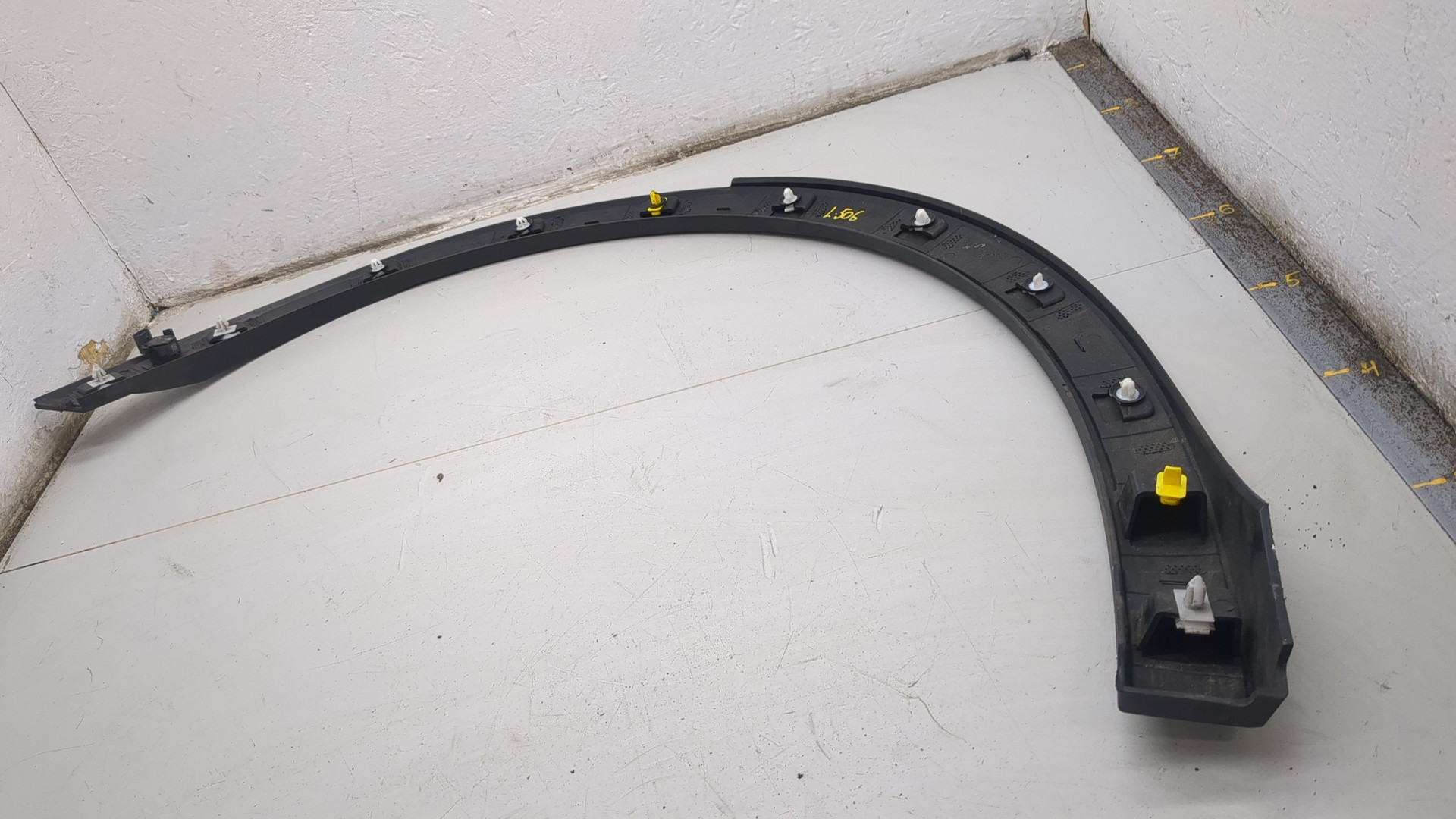 Накладка заднего крыла левого