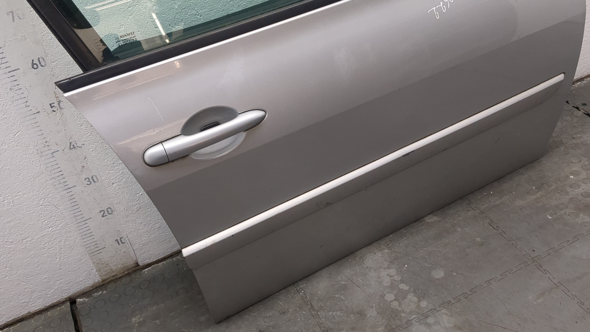 Дверь передняя правая