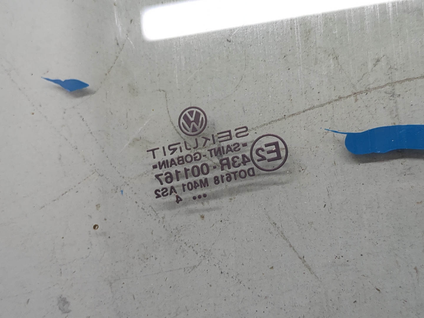 Стекло двери передней правой