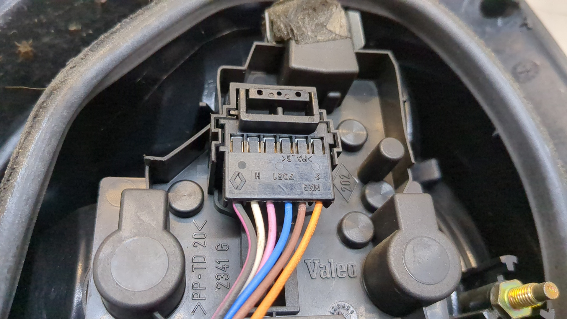 Фонарь задний левый