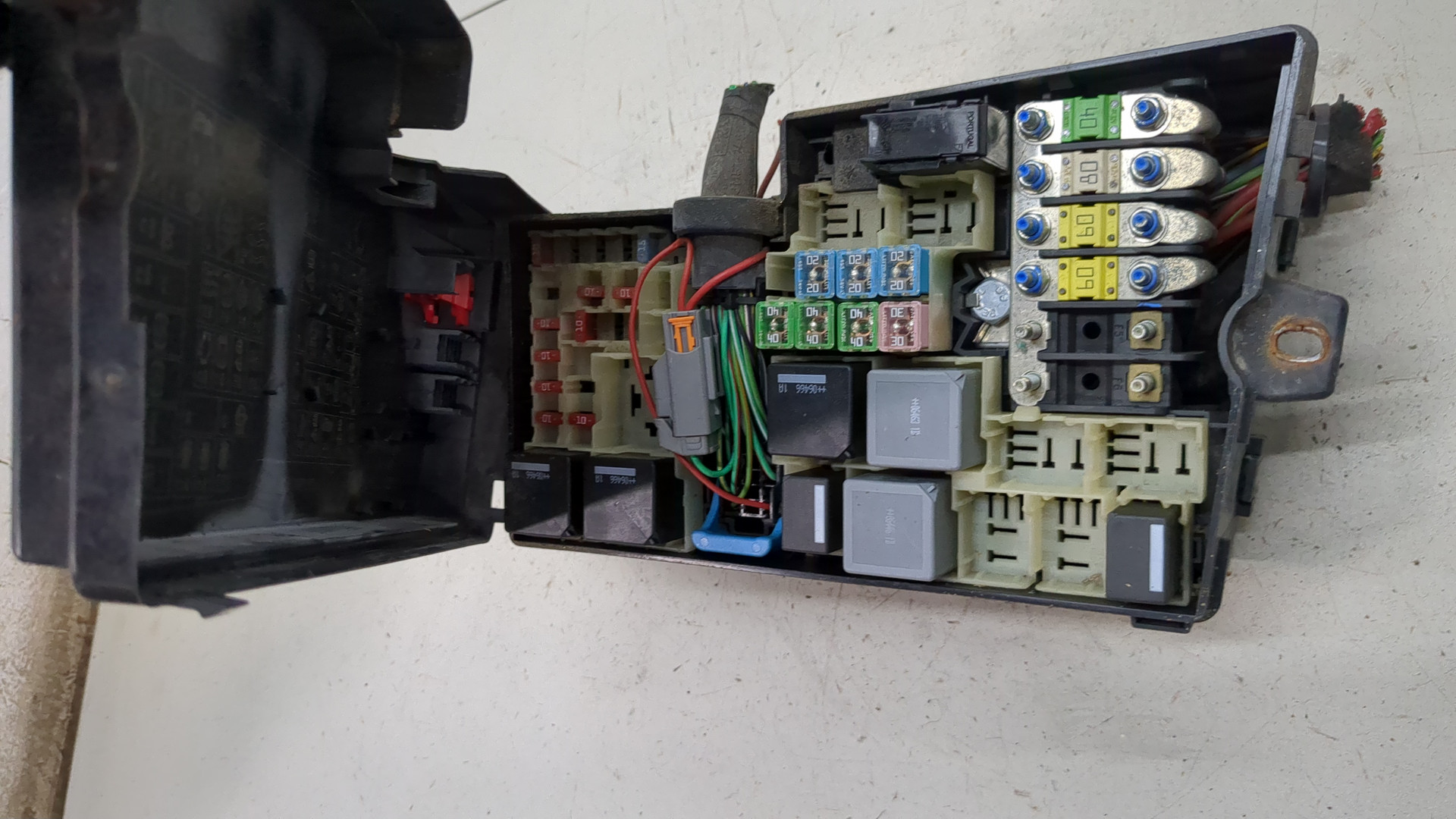 Блок предохранителей