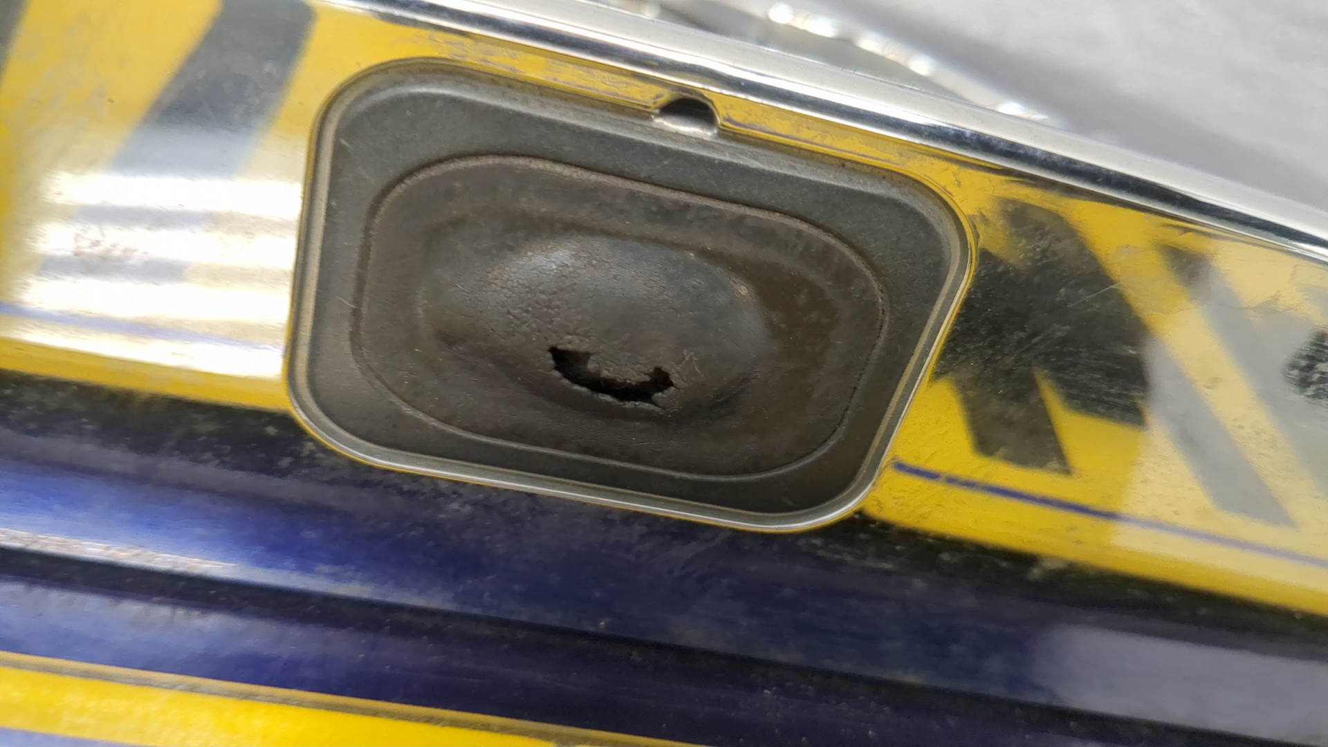 Дверь багажника