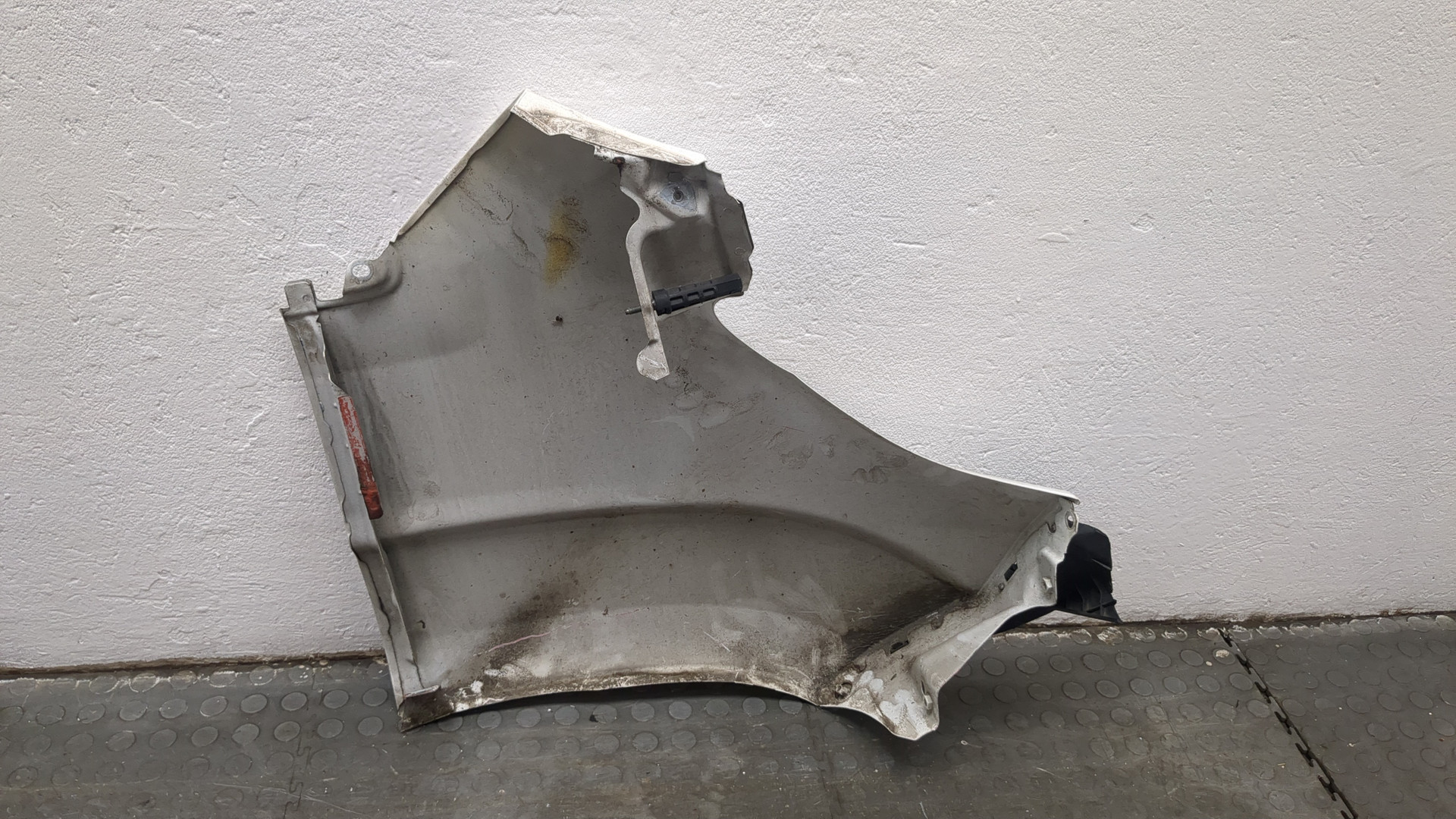 Крыло переднее левое