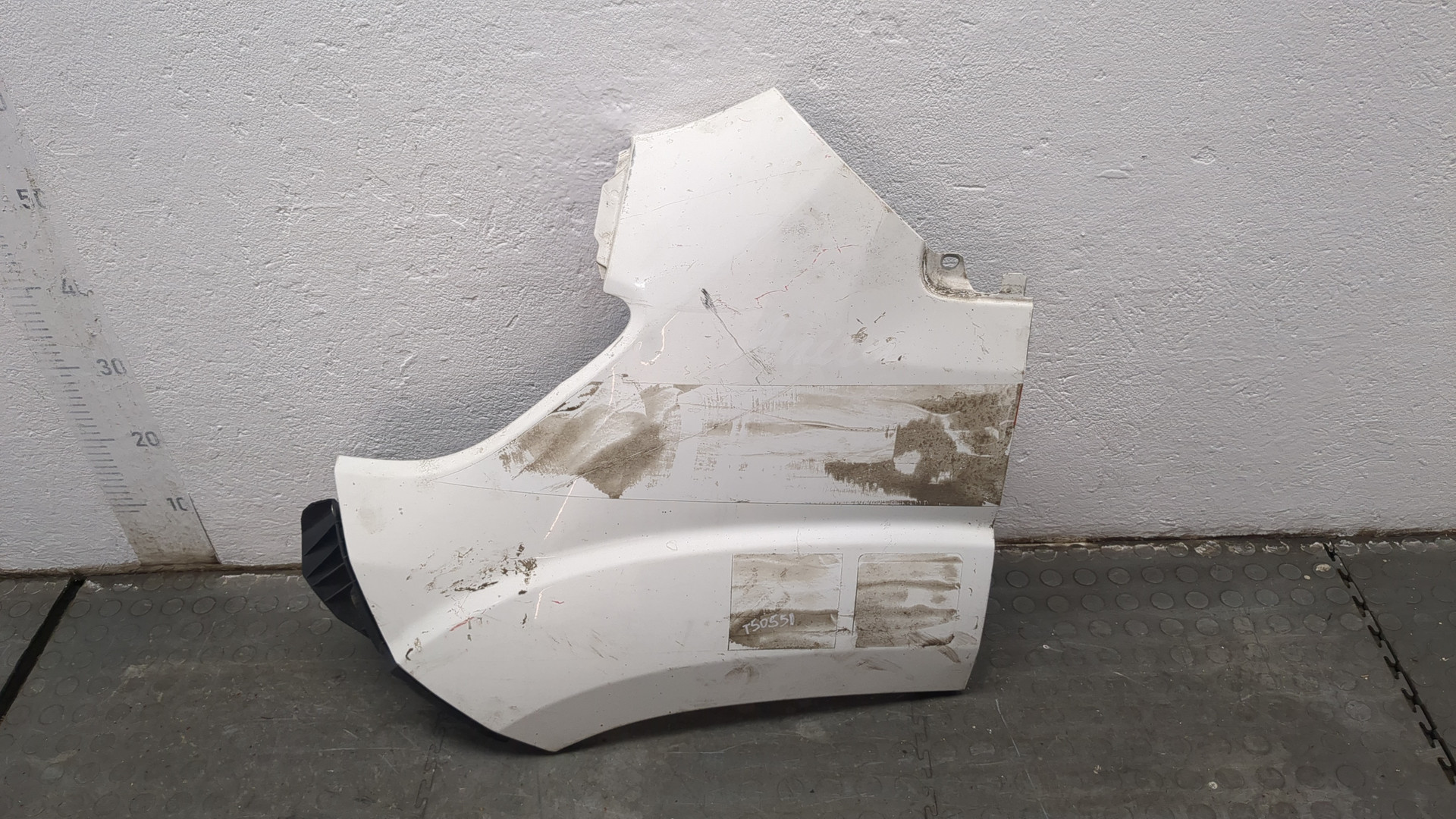 Крыло переднее левое