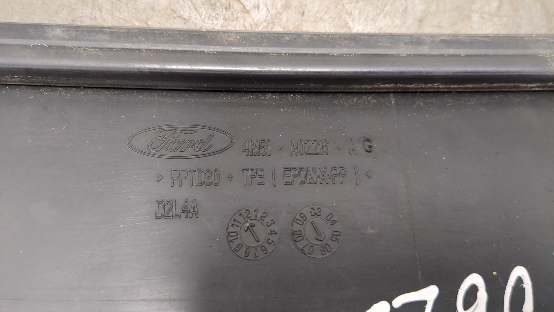 Решетка стеклоочистителей (Жабо)