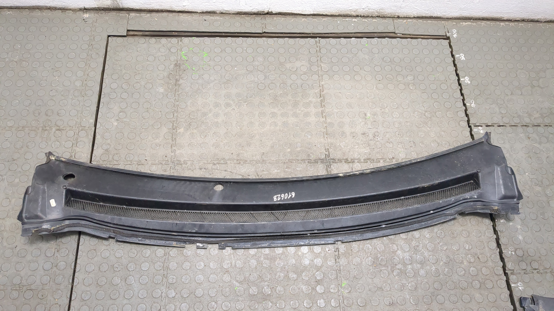 Решетка стеклоочистителей (Жабо)