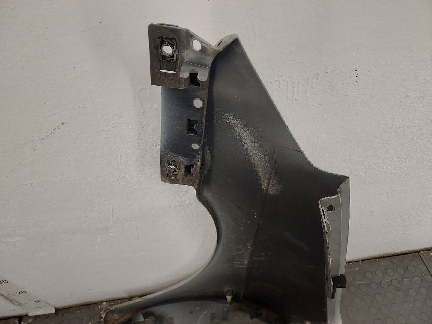 Крыло переднее правое