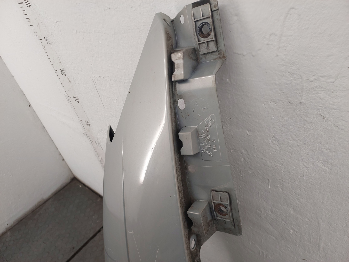 Крыло переднее правое