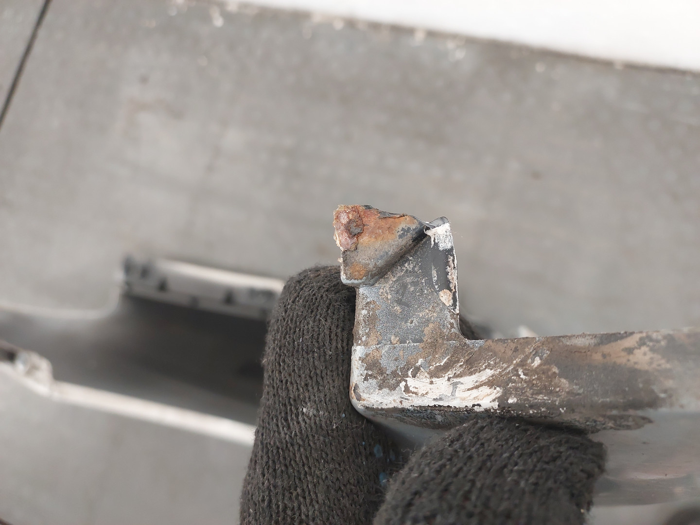 Крыло переднее правое