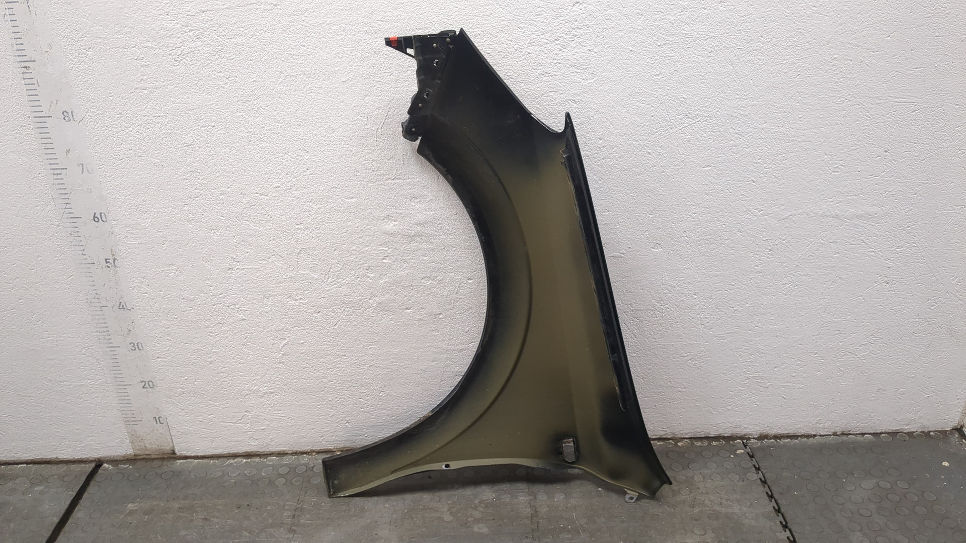 Крыло переднее правое