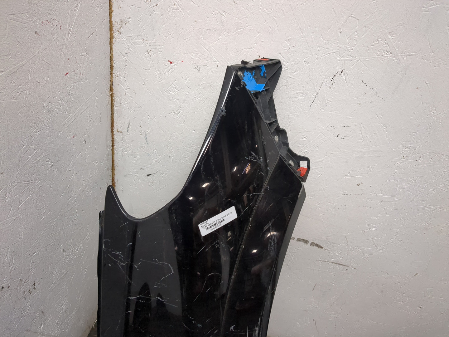 Крыло переднее правое