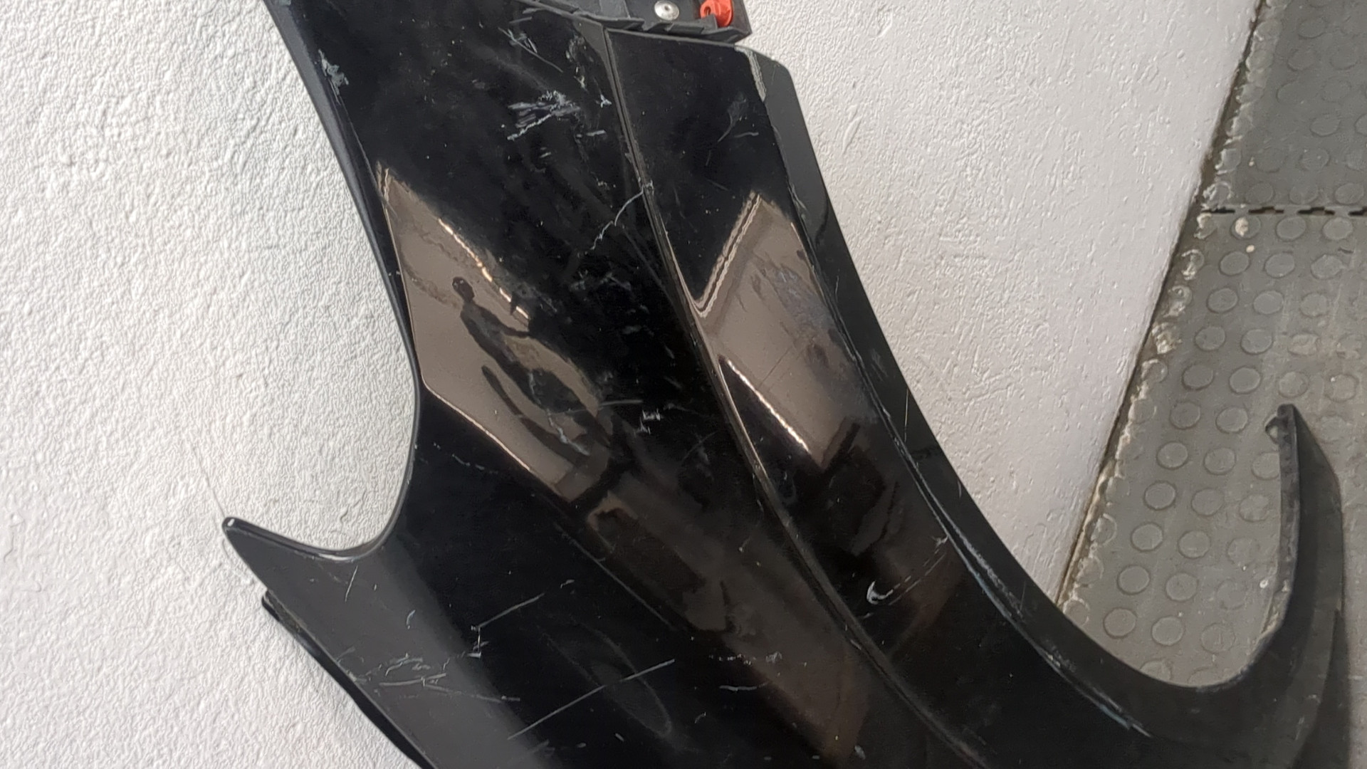 Крыло переднее правое