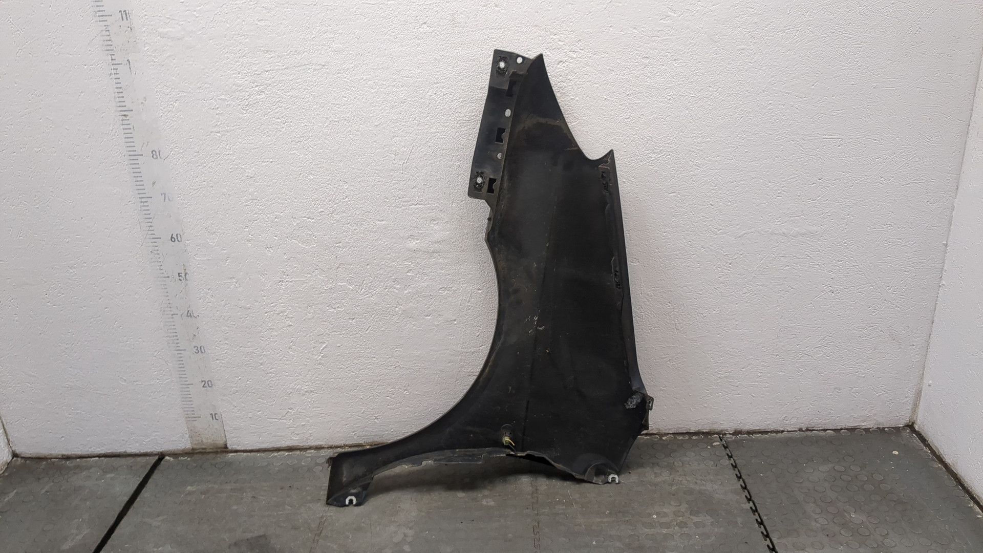 Крыло переднее правое