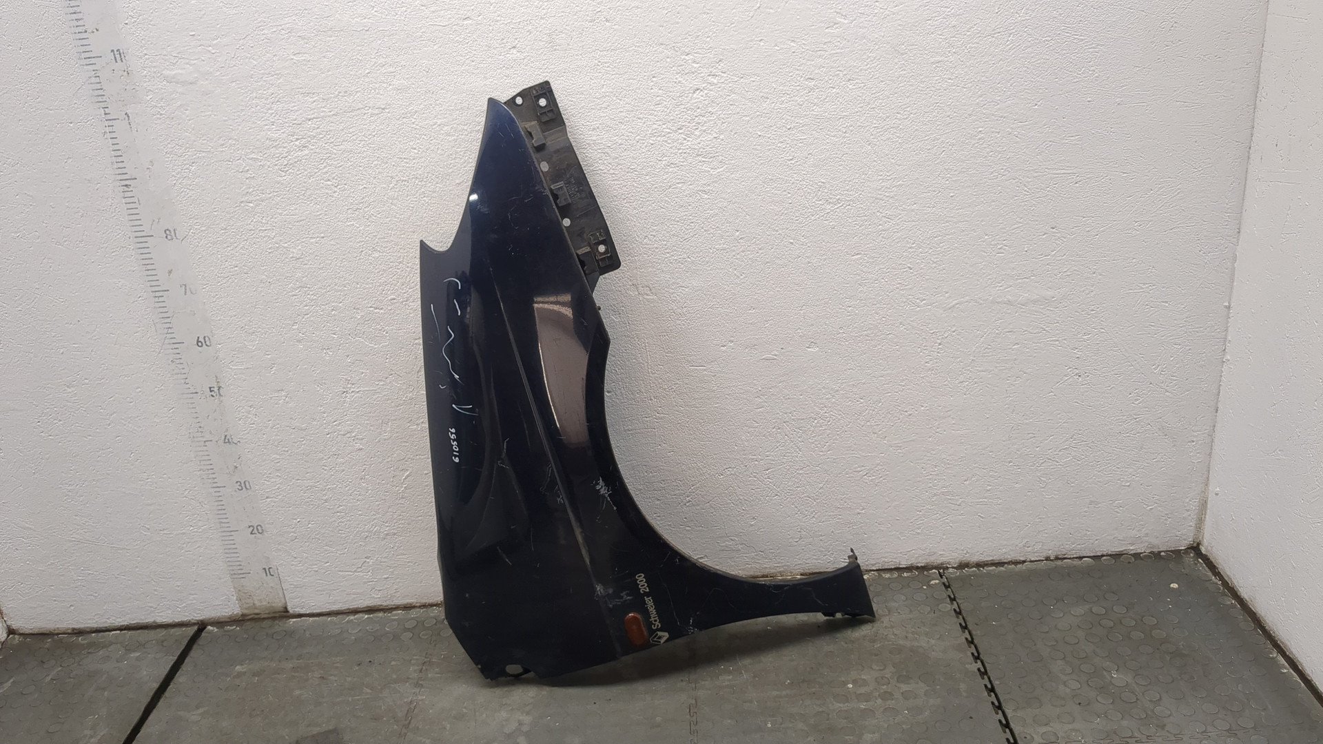 Крыло переднее правое