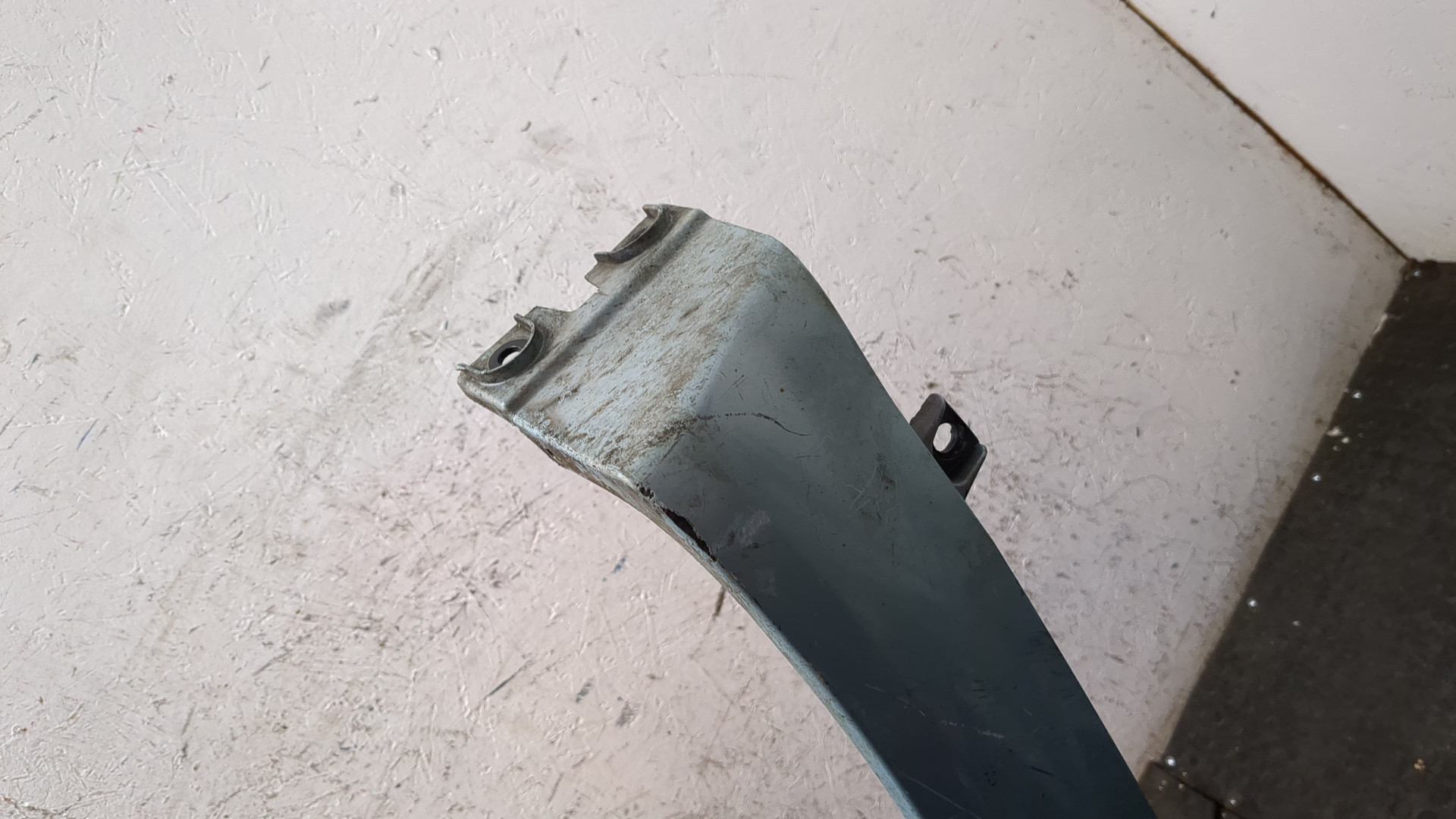 Крыло переднее правое