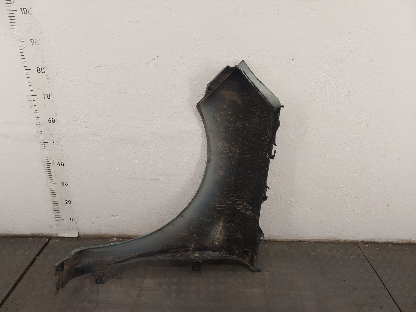 Крыло переднее правое