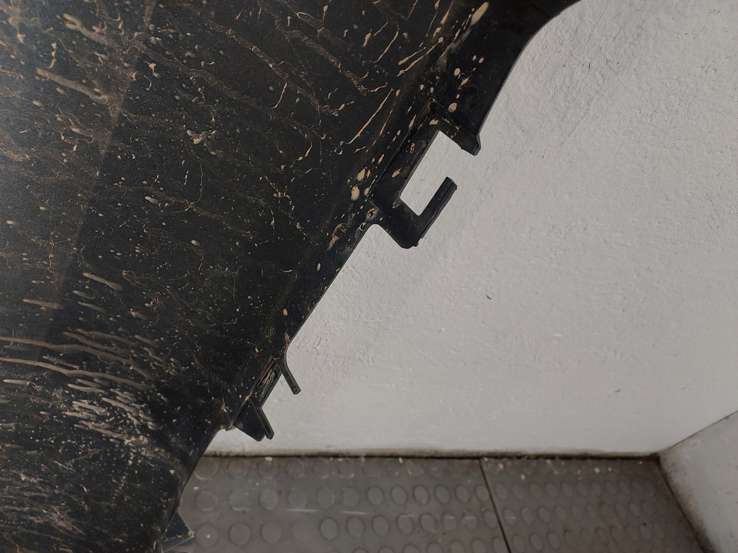 Крыло переднее правое