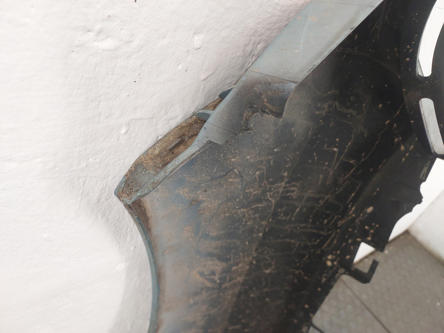 Крыло переднее правое