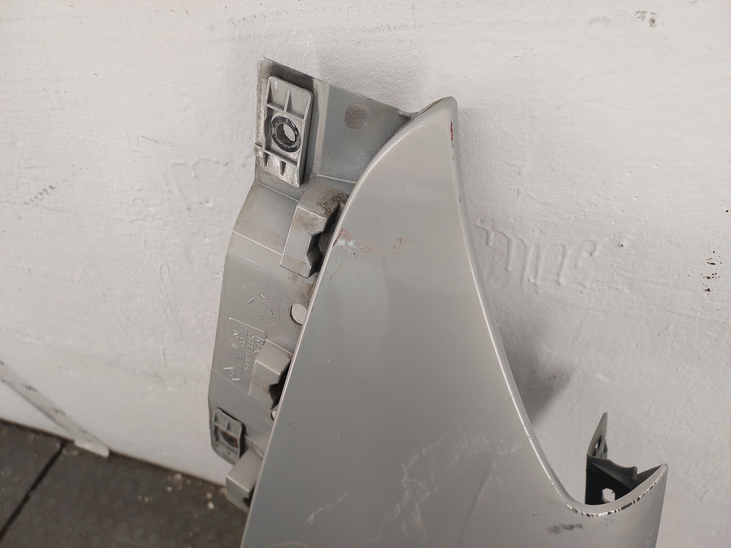 Крыло переднее левое