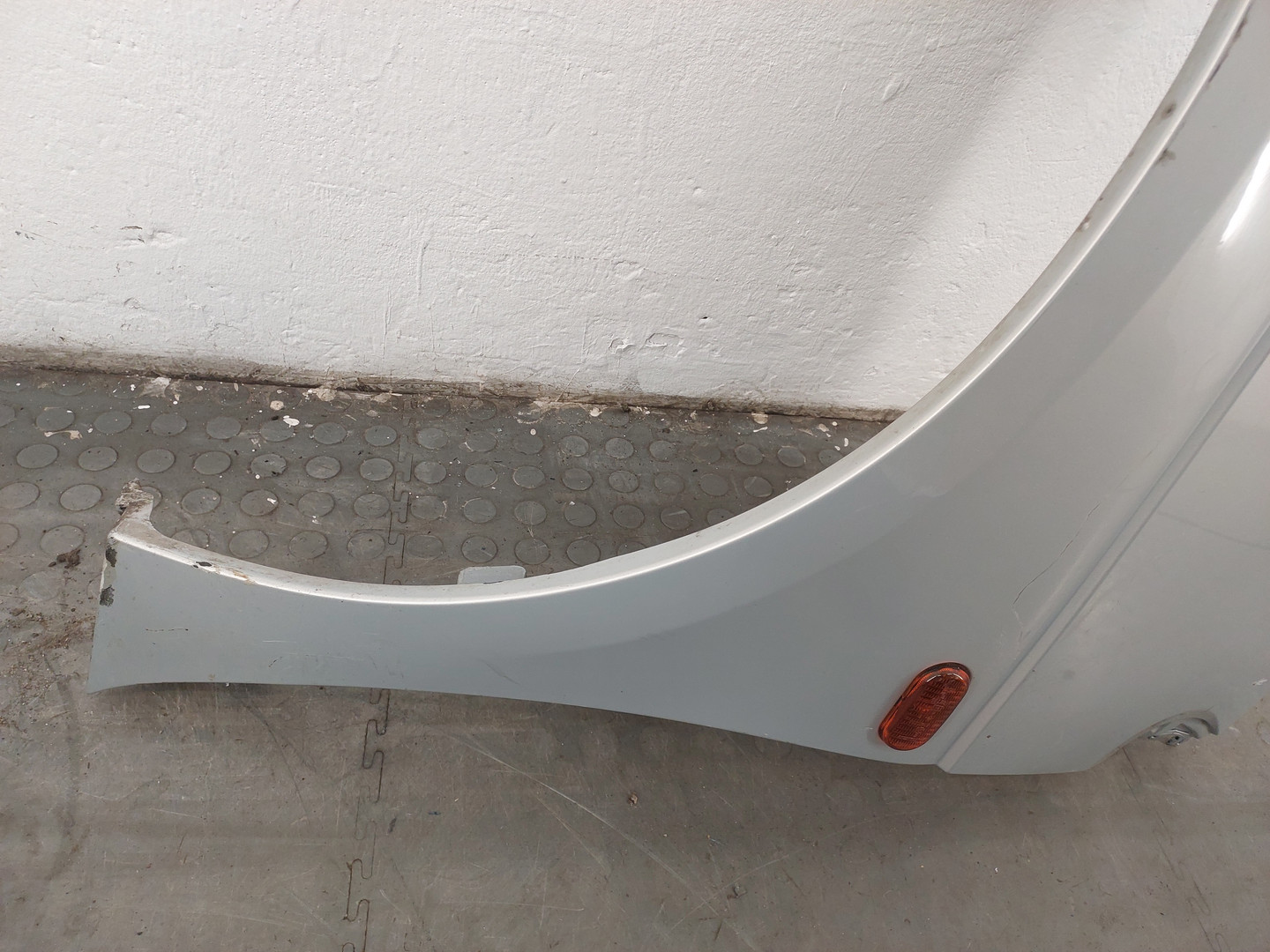 Крыло переднее левое