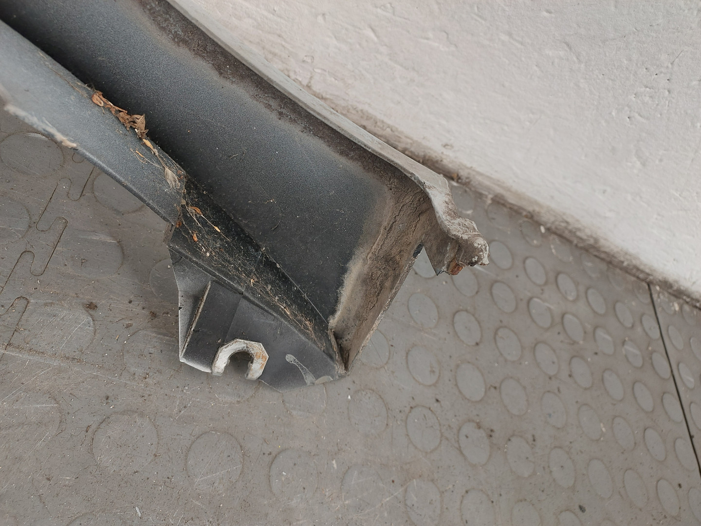 Крыло переднее левое